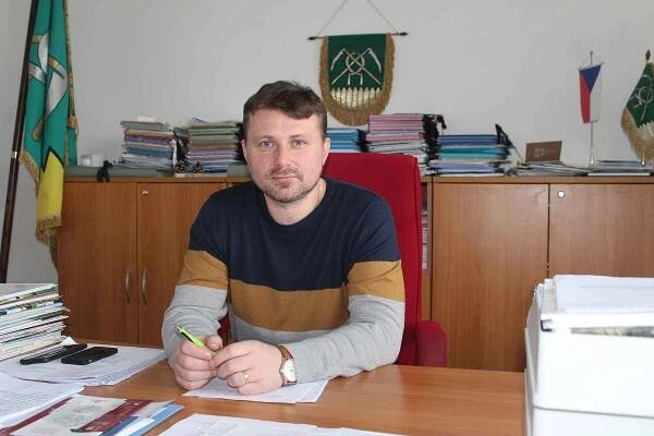 Starosta obce Chotěbuz David Harok.