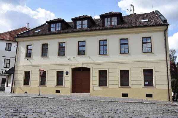 Bělobranské náměstí opět o něco hezčí - ÚOP Pardubice