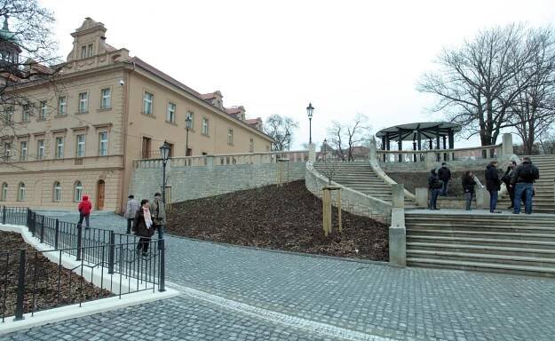 Vršovický zámeček opraven! Nově bude sloužit i seniorům