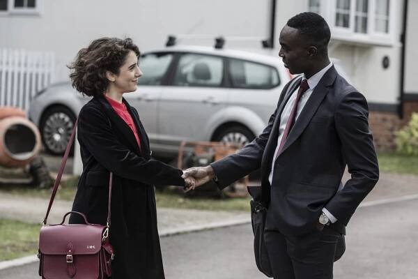 Tisk - Don't Take My Heart, Don't Break My Heart - Z filmu - Ellie Kendrick, Paapa Essiedu
