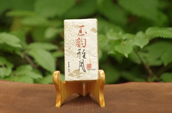 2009 Shi Kun Mu Yi Wu Gu Shu Pu’er Xiao Zhuan Cha tmavý čaj
