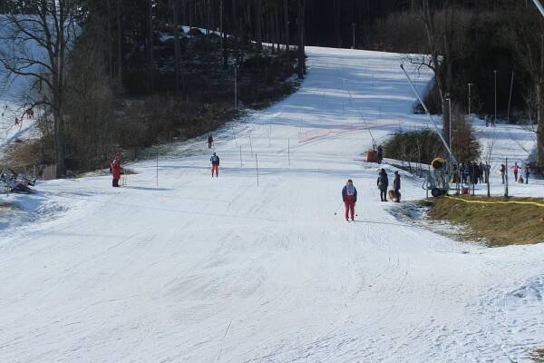 FOTO: Zimní sportovní hry seniorů nabídly slunce, sníh a 233 účastníků