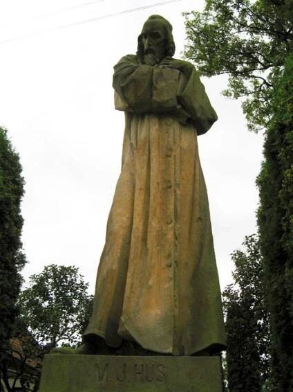 Soubor:Dobříkov, socha Mistra Jana Husa.jpg