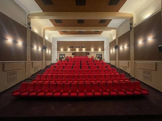 Kino ve Vyšším Brodě po tříměsíční pauze a rekonstrukci přivítá dnes první diváky