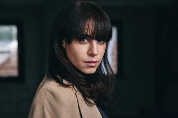 Almila Bagriacik - NILS SCHWARZ PHOTOGRAPHY