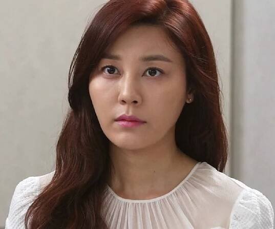 Kim Ha-neul Biography - Facts, Childhood, Family & Achievements of South Korean Actress