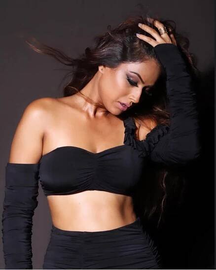 Nia Sharma Photos HD