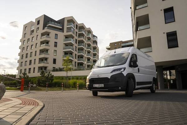 Obřík od Toyoty odvede spoustu těžké práce, a navíc ho seženete za zajímavé peníze