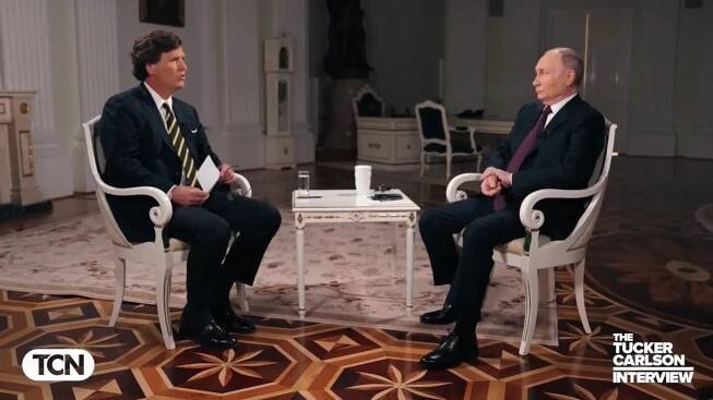 Bývalý moderátor Fox News Carlson hovořil s Putinem. Hlavním tématem byla ruská válka proti Ukrajině