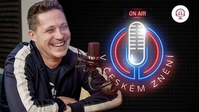 Na to, že je mi skoro třicet, dodnes mluvím osmileté kluky, říká dabér s nestárnoucím hlasem