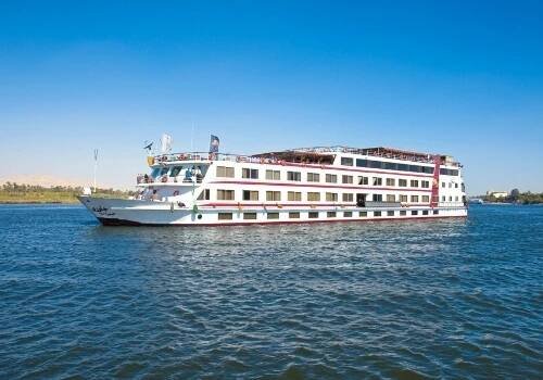 Erster Tag der Nilkreuzfahrt mit Ankunft in Luxor Ägypten am Nil