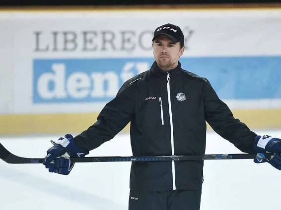 Trenér Filip Pešán.