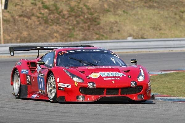 Scuderia Praha Ferrari vede po první části Hankook 12H MUGELLO