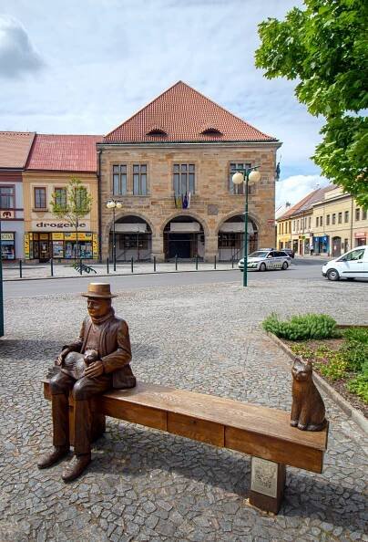 Soubor:Nymburk radnice a pán.jpg – Wikipedie