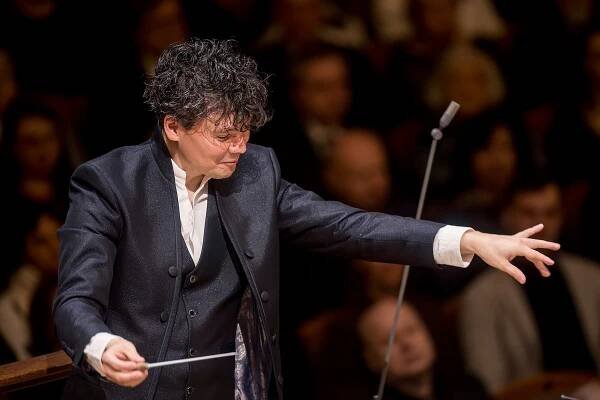 Adam Znamirovský jako zjevení večera. Symfonický orchestr Českého rozhlasu mu byl spolehlivým partnerem