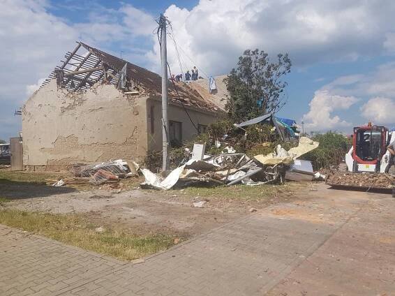 Pomoc po tornádu - roman z rodu hladišů 