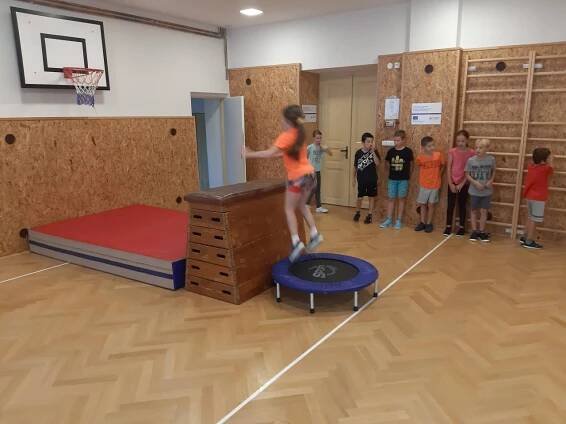 Tělesná výchova - Oficiální stránky obce Milovice u Hořic