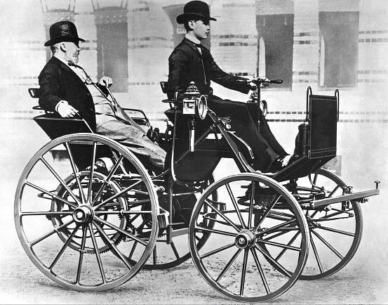 LIGNES/auto visits Gottlieb Daimler – LIGNES/auto