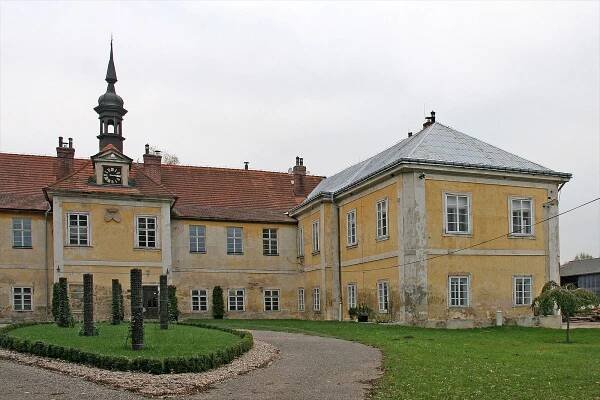 Soubor:Zámek Vokšice 02.JPG