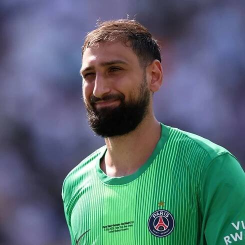 PSG issue Gianluigi Donnarumma statement with Man Utd 'expected to make bid'