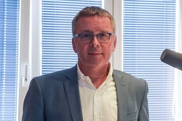 Pokiaľ voliči nebudú chcieť modernizovať krajinu, nebudú to chcieť ani politici, hovorí Mikloš