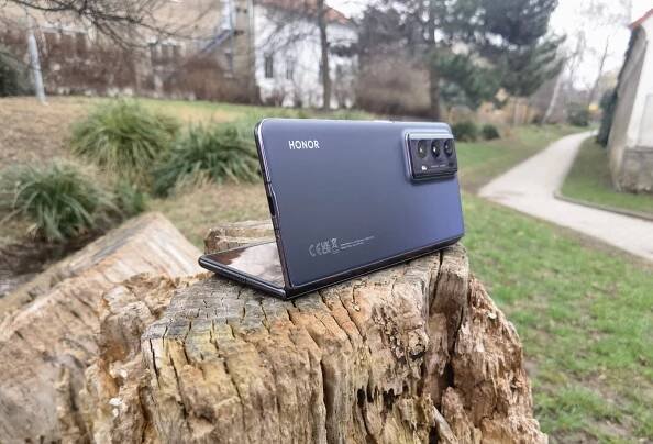 Generální ředitel společnosti Honor tvrdí, že Magic V5 je nejlehčím a nejtenčím skládacím zařízením na světě — Svět Huawei
