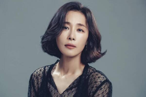 Moon Jeong-Hee-1976-p1.jpg