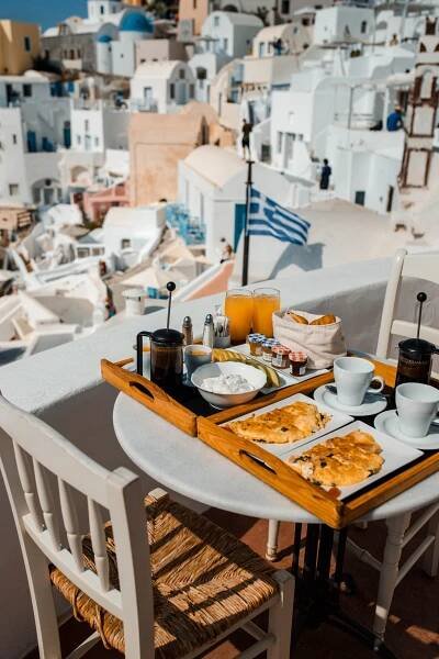 Complete Oia Santorini Travel Guide: Everything You need to Know | Dana Berez Greece Travel Guide