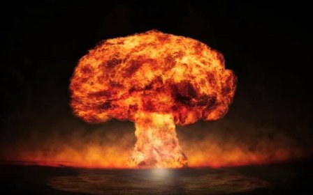 Jaderný výbuch ve venkovním prostředí. symbol ochrany životního prostředí a nebezpečí jaderné energie — Stock obrázek