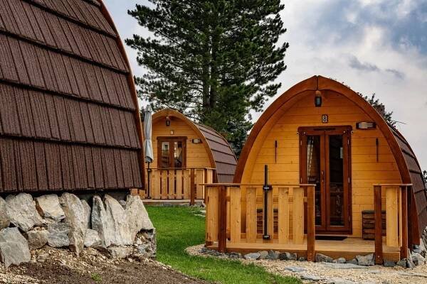 Netradiční ubytování v Dolním Rakousku: sud, vagón hvězdné nebe i moderní design