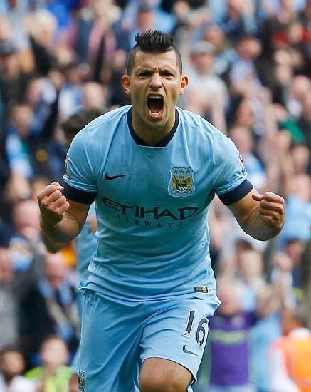 Agüero nastřílel Tottenhamu čtyři góly, vyhrála i Chelsea