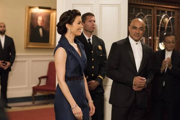 Skandál - Pressing the Flesh - Z filmu - Bellamy Young, Faran Tahir