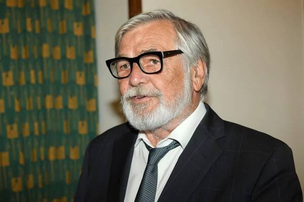 Oblíbený herec a ředitel Mezinárodního filmového festivalu v Karlových Varech Jiří Bartoška vsadil na jistotu. Své vydělané peníze  investoval do lukrativních nemovitostí.