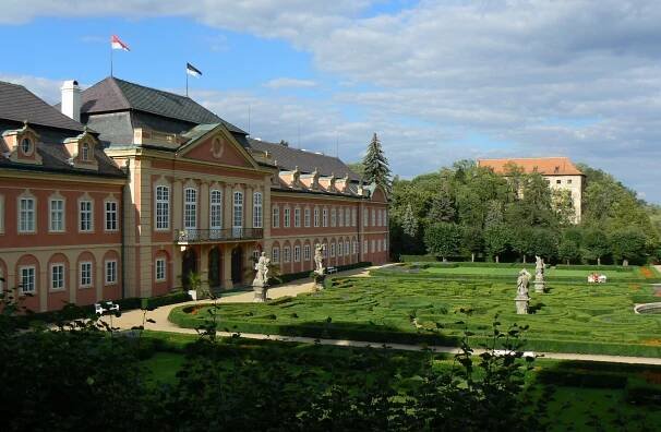 Súbor:Dobříš chateau and french park (2).jpg – Wikipédia