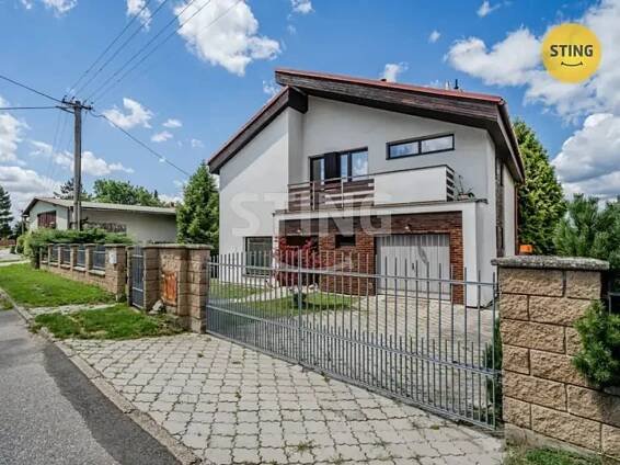Prodej vily 300 m², pozemek 1197 m²