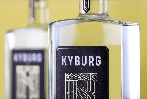Many fine details and 3D embossings make Gin Kyburg a real eye-catcher.