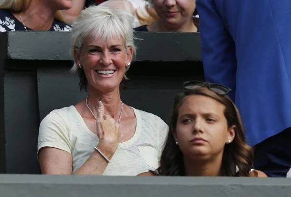 Oběma favoritům stačily tři sety. Finále Wimbledonu má po roce stejné obsazení