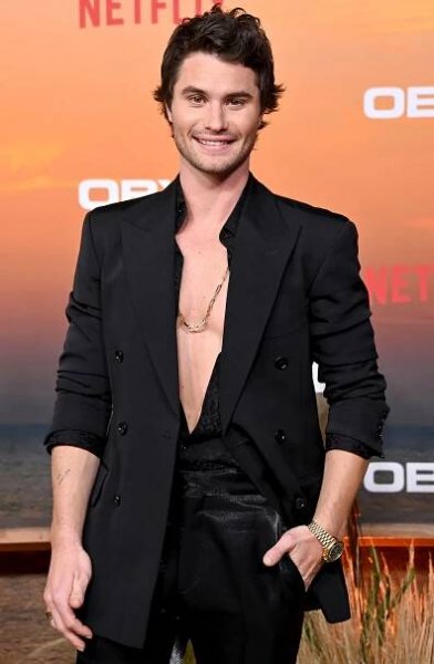 Chase Stokes Talks Beauty