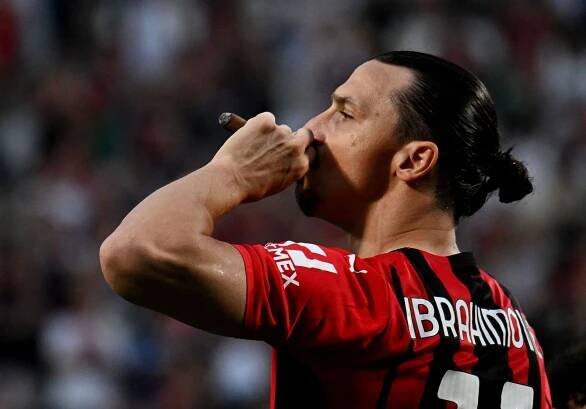 "Pořád jsem Bůh." Sebevědomý Ibrahimovic se po devíti měsících vrací na hřiště