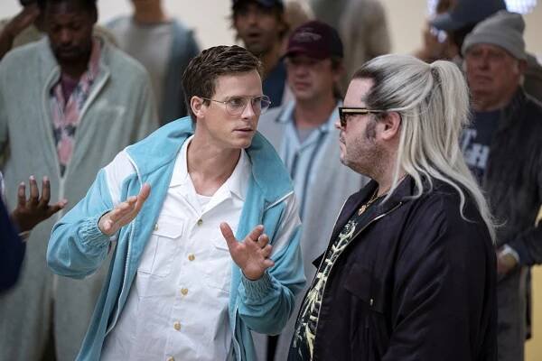 Adam Pålsson, Josh Gad - Avenue 5 - Season 2 - Z filmu