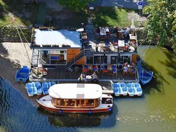 Plovoucí restaurace a hotely Archivy | Prozac České Budějovice