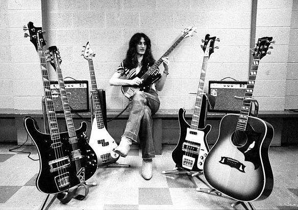 File:Vintage Geddy Lee with Quiver.jpg - Wikimedia Commons