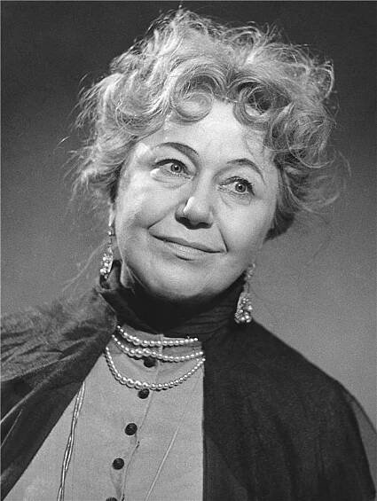 Bláznivá ze Chaillot - 25.11.1966, Olga Scheinpflugová (Aurélie, Bláznivá ze Chaillot) Foto: Jaromír Svoboda