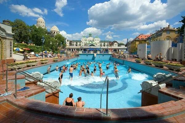 Lázně v Budapešti: Wellness s historickou tváří a moderním leskem!