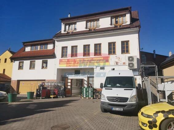 PRODEJ KOMERČNÍ - OBCHODNÍ BUDOVY S BYTYV CENTRU SUŠICE - ŠUMAVA | Prodej obchodní budovy s byty.