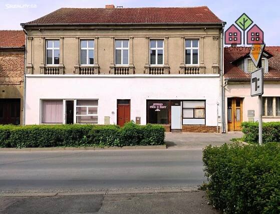 RD, dva byty, dva obchody, dvůr, rekonstrukce nutná, Libochovice, 4 500 000 Kč