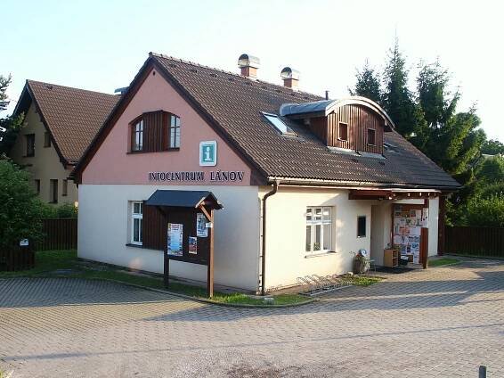 Soubor:Prostredni Lanov 39 infocentrum.jpg