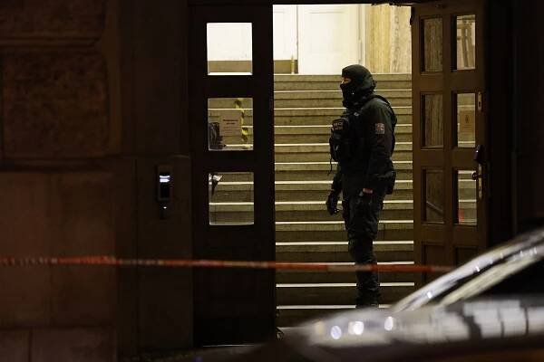 Je kontraproduktivní stále nic neříci, zněla kritika zásahu policie na fakultě