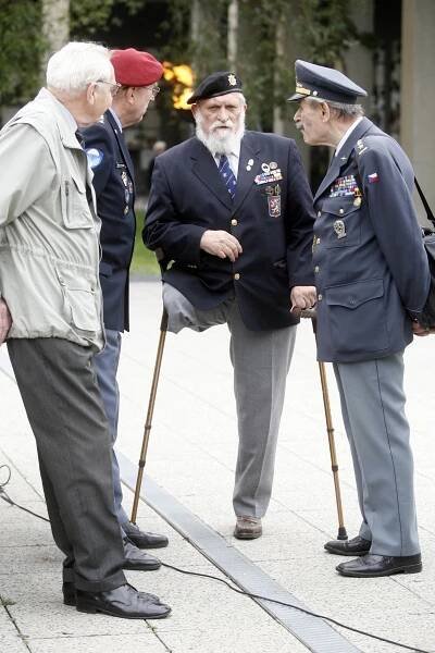 Letci Otto Špaček a František Trejtnar vzlétli bránit svou zem. Vděk je nečekal