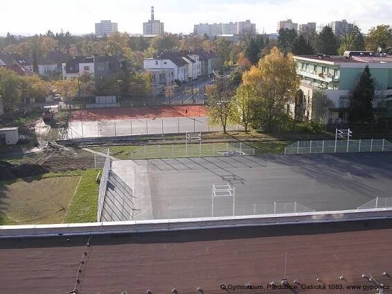 Fotografie – výstavba haly | Gymnázium Pardubice, www.gypce.cz